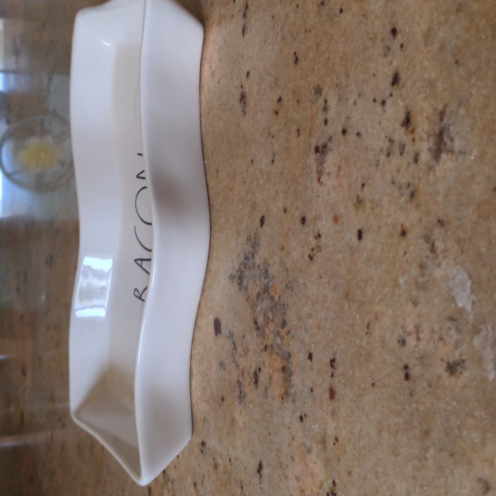 BRAND NEW Rae Dunn Bacon Serving Plate - Picture 3 of 4